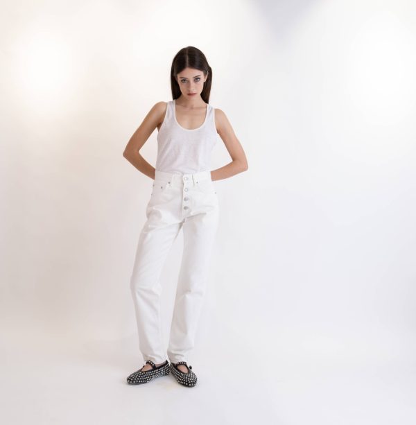 barbara-off-white-pose-scaled-1.jpg Barbara Off-White Buttons - Image 1